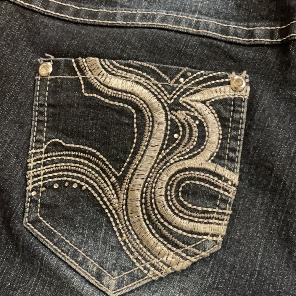 ONE 5 ONE Capri women’s jeans. Embellished, jeweled, stitching!!! Distressed - Picture 3 of 9